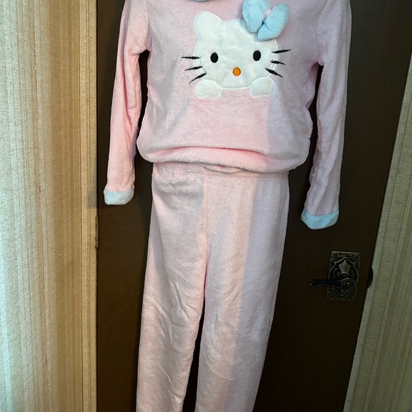 New super soft Hello Kitty Women’s pajama set - Picture 2 of 3